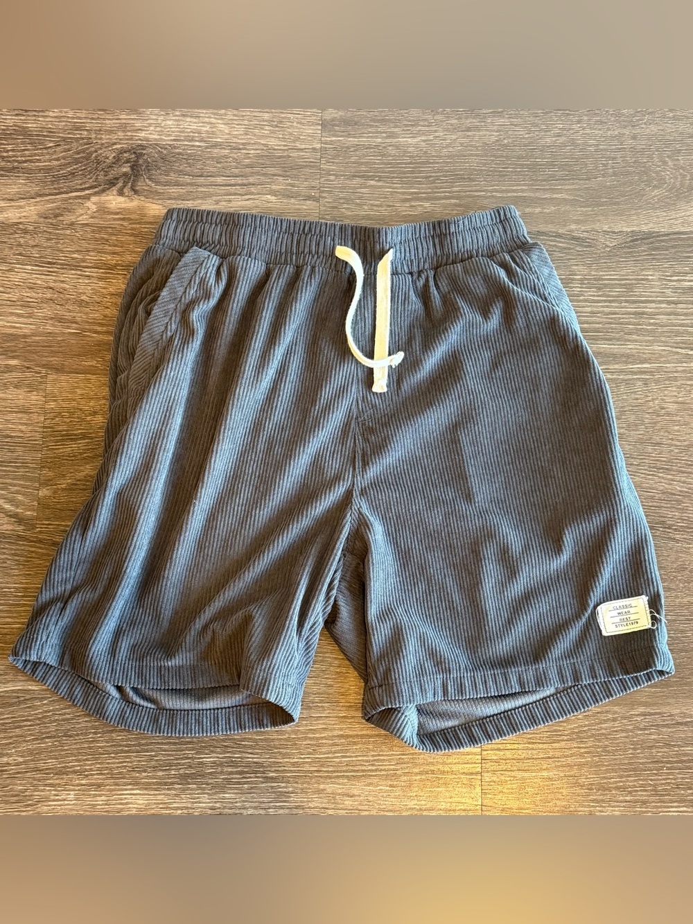 Classic Men's Charcoal Ribbed Drawstring Shorts with Cream Tie